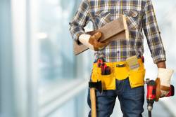 construction-worker-building-site (1)